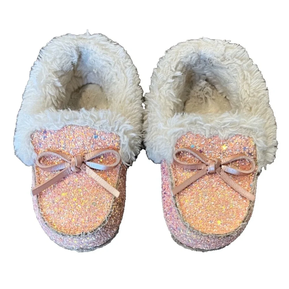 Little Girls Cat & Jack Pink Sparkly Faux Fur Moccasin Slippers Size 8